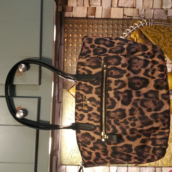 Michael Kors Handbags - FLAWLESS Michael Kors Nylon Leopard Print Bag